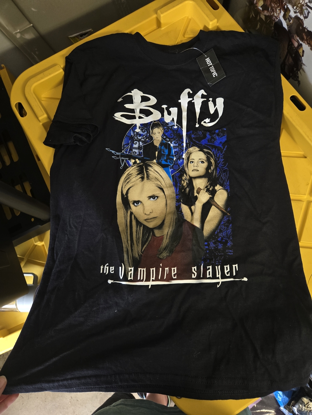 Hot Topic Black 'Buffy the Vampire Slayer' Graphic Tee - Woman Med